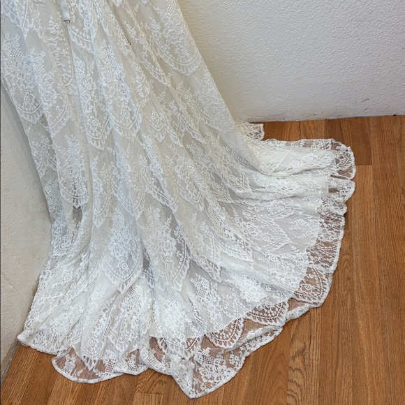 NWT TORRID white chiffon floral lace sleeveless special occasion gown. Size 16. - Picture 4 of 17